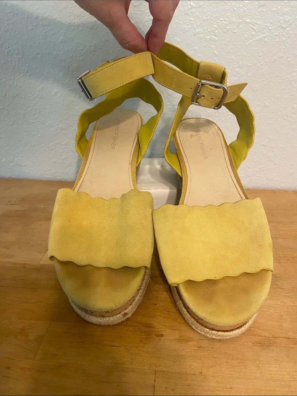Marc Fisher Yellow Faitful Suede Scalloped Edge Platform Sandals Size 9